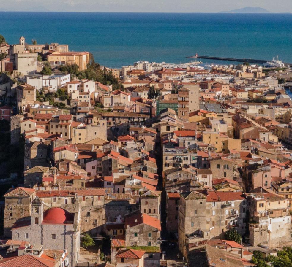 Torrione San Lorenzo I แตร์ราชินา ภายนอก รูปภาพ