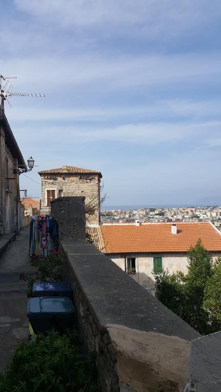 Torrione San Lorenzo I แตร์ราชินา ภายนอก รูปภาพ