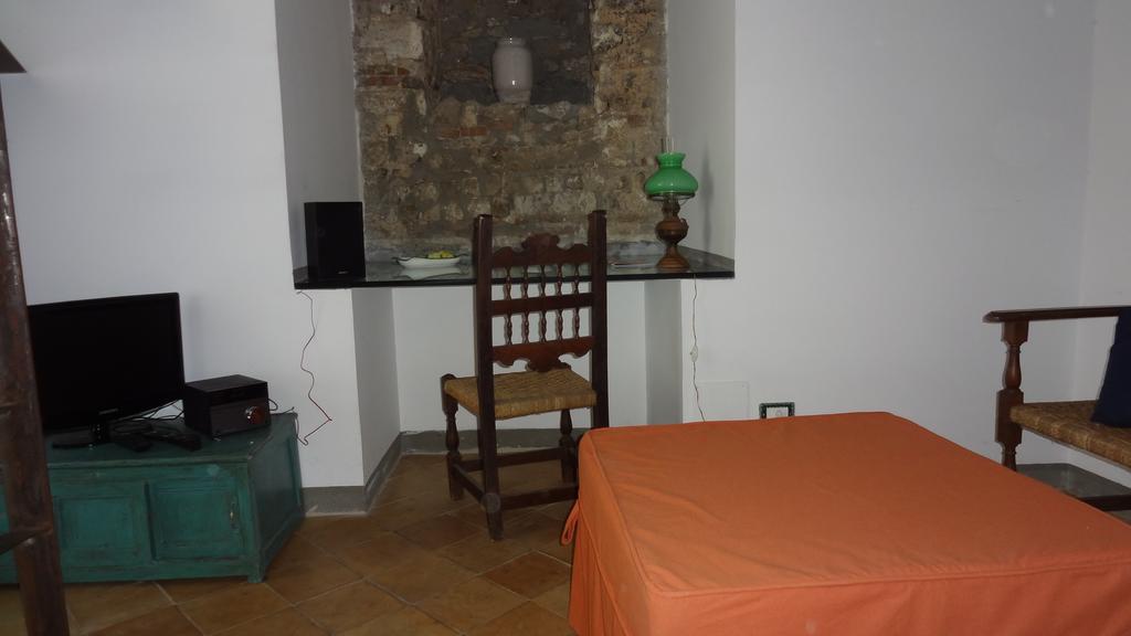 Torrione San Lorenzo I แตร์ราชินา ภายนอก รูปภาพ